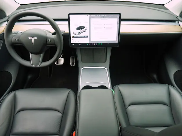 Tesla Model Y Long Range Dual AWD