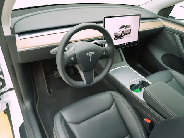 Tesla Model Y Long Range Dual AWD