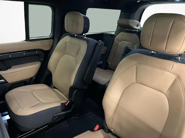 Land Rover Defender 130 3.0 D I6 350 X-Dynamic HSE