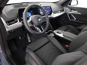 BMW X1 U11 23i xDrive paddles