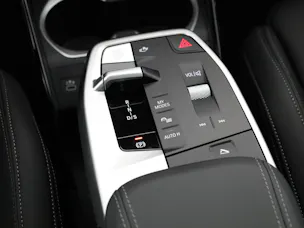 BMW X1 U11 23i xDrive paddles