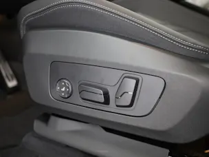 BMW X1 U11 23i xDrive paddles