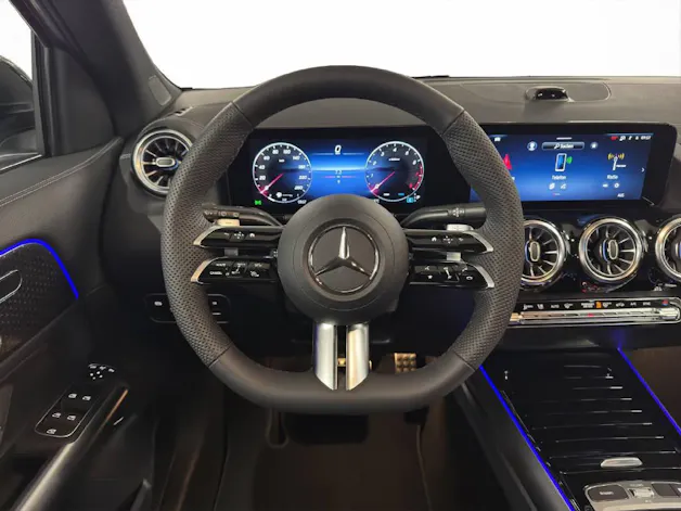 MERCEDES-BENZ GLA 250 AMG Line 4Matic Swiss Star