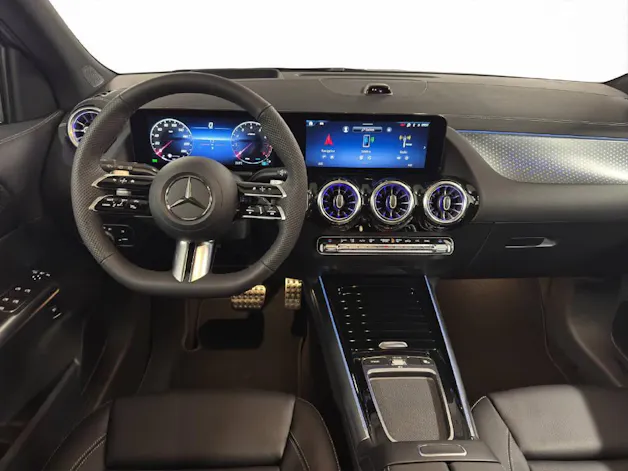 MERCEDES-BENZ GLA 250 AMG Line 4Matic Swiss Star