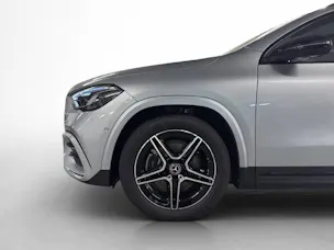 MERCEDES-BENZ GLA 250 AMG Line 4Matic Swiss Star