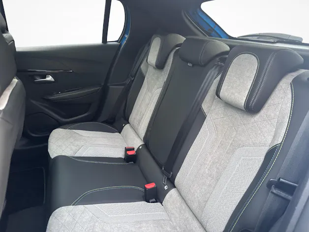 PEUGEOT 208 e-GT