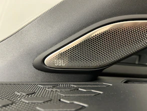 https://vehicle.imgix.net/4508008/7f24e435-b927-420c-bd20-06b6fb5f6d44.jpg