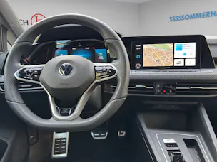 VW Golf VIII 1.5 eTSI R-Line DSG