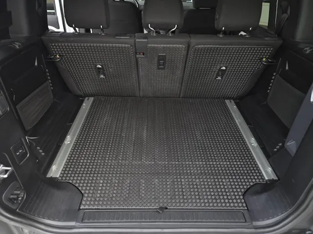 Land Rover Defender 110 2.0 SD4 200cv - crochet - 6 places