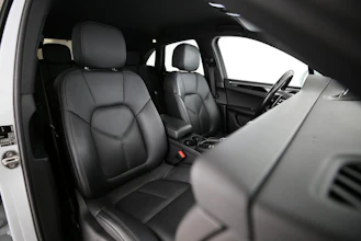 https://vehicle.imgix.net/4508325/84cf1e41-a2f7-4117-8c18-ab130e1b0c0f.jpg