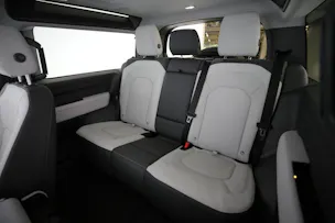 Land Rover Defender 90 3.0 D I6 250 X-Dynamic SE