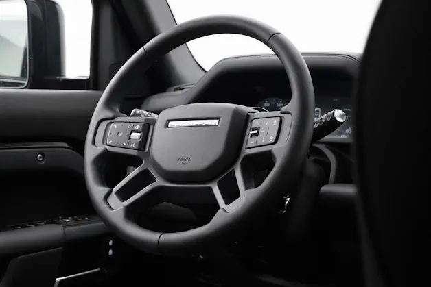 Land Rover Defender 110 3.0 D I6 350 X-Dynamic HSE