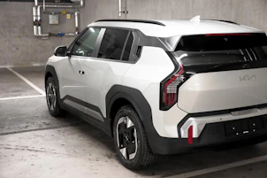 Fahrzeugbild KIA EV3 81 kWh Earth 4x4