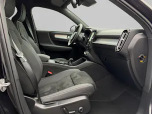 VOLVO XC40 2.0 B4 MH Plus Dark