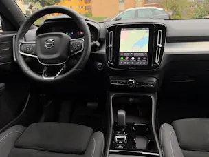 VOLVO XC40 2.0 B4 MH Plus Dark