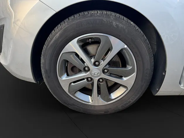 HYUNDAI i30 1.6 GDi Amplia