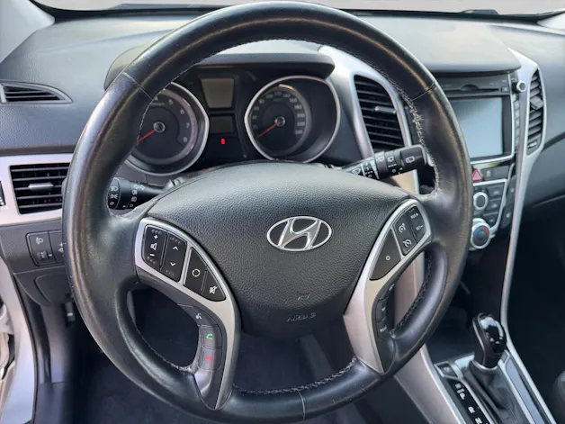HYUNDAI i30 1.6 GDi Amplia