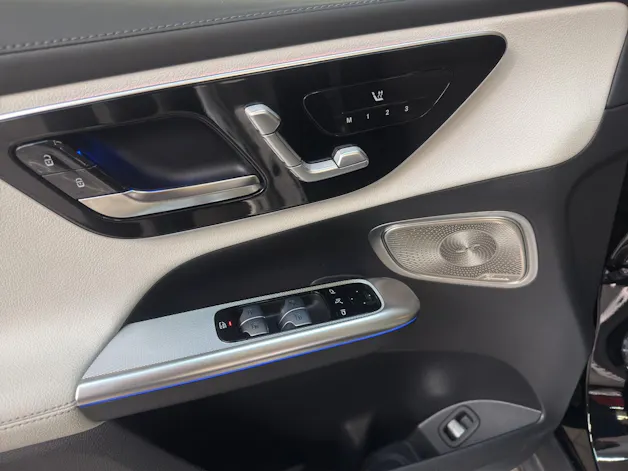 MERCEDES-BENZ GLC 300 4M - AMG / 360 Grad Kamera / Panorama-Dach / Soundsystem