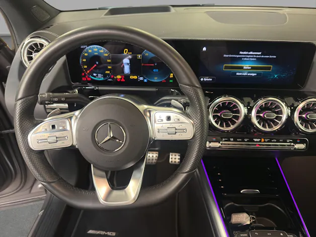 MERCEDES-BENZ EQA 350 4M - AMG / DISTRONIC / 360 Grad Kamera / Sitzklima / Head-Up Display