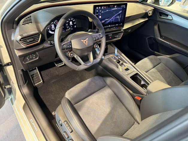 CUPRA LEON ST 2.0 TSi VZ 333PS 4Drive DSG-Automat