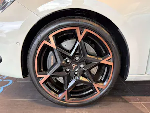 CUPRA LEON ST 2.0 TSi VZ 333PS 4Drive DSG-Automat