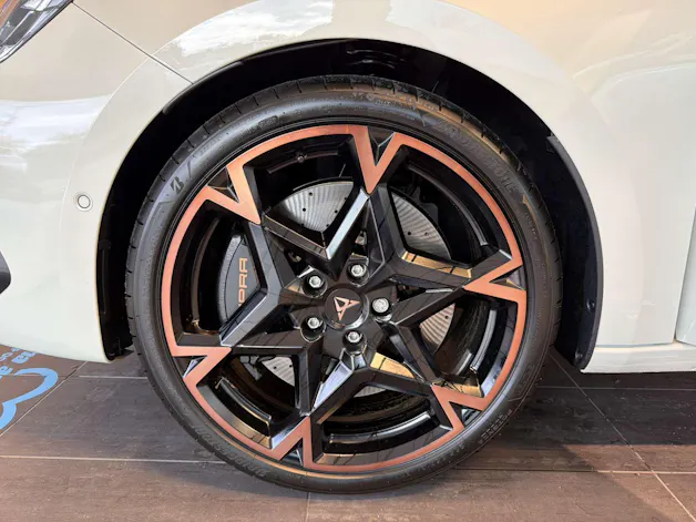CUPRA LEON ST 2.0 TSi VZ 333PS 4Drive DSG-Automat