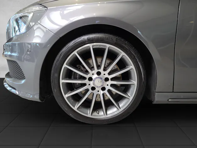 MERCEDES-BENZ A 220 4M AMG W176