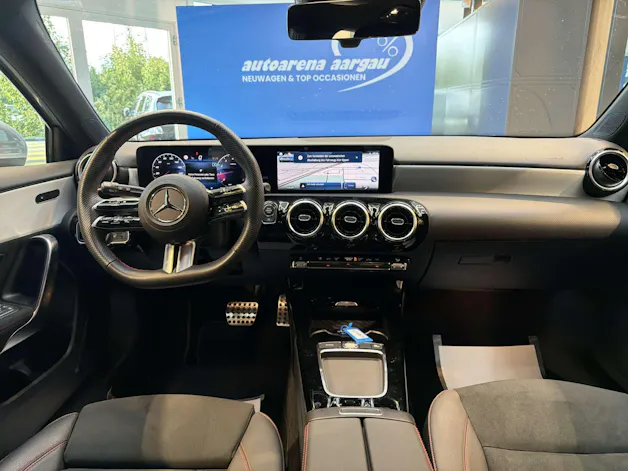 MERCEDES-BENZ A 180 AMG-Line DCT-Automat