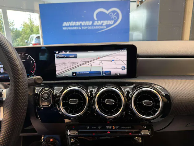 MERCEDES-BENZ A 180 AMG-Line DCT-Automat