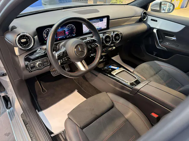 MERCEDES-BENZ A 180 AMG-Line DCT-Automat