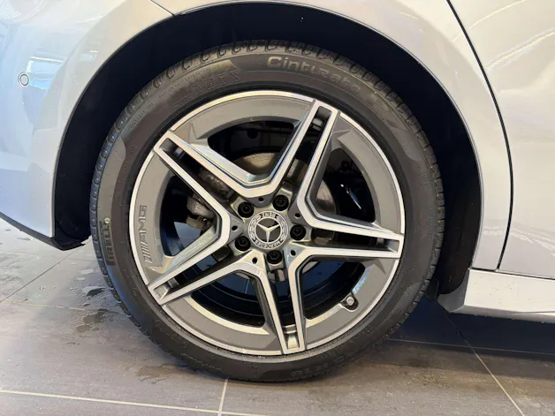 MERCEDES-BENZ A 180 AMG-Line DCT-Automat