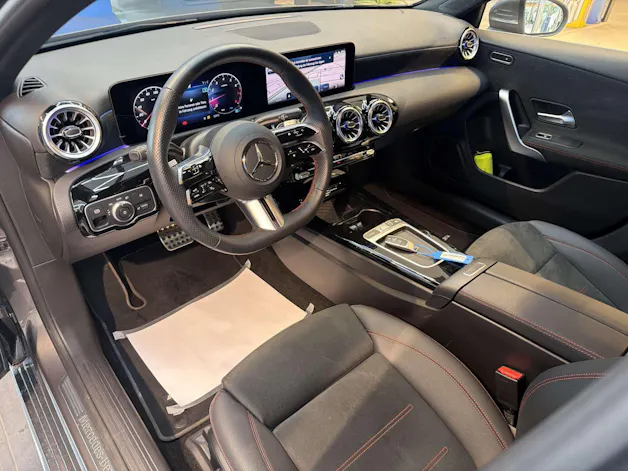 MERCEDES-BENZ A 180 AMG LINE Advanced Plus DCT-Automat