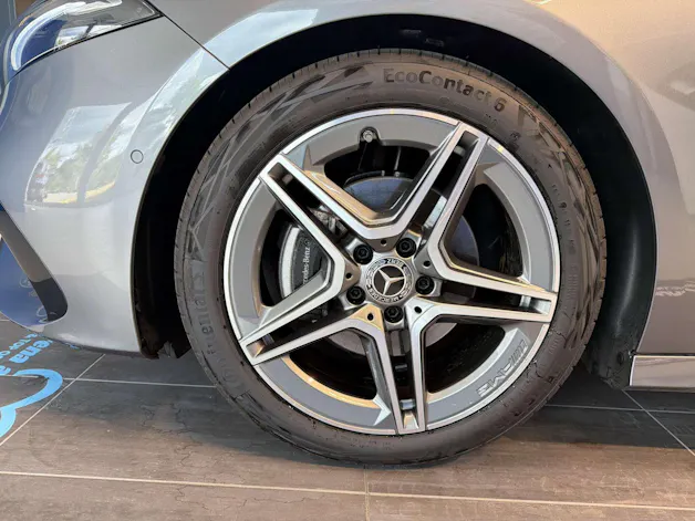 MERCEDES-BENZ A 180 AMG LINE Advanced Plus DCT-Automat