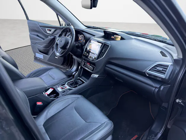 Subaru Forester 2.0i e-Boxer Luxury Lineartronic