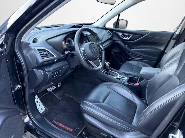 Subaru Forester 2.0i e-Boxer Luxury Lineartronic