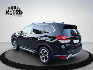 Subaru Forester 2.0i e-Boxer Luxury Lineartronic