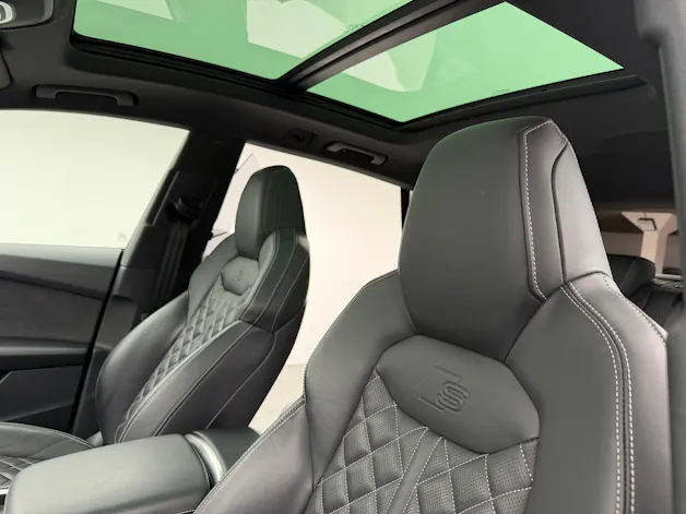 AUDI Q8 55 TFSI S-Line Mythos Black Ed. quattro tiptronic / 360° Kamera / Panoramadach / B&O Sound / Head-Up / Leder / Keyless /