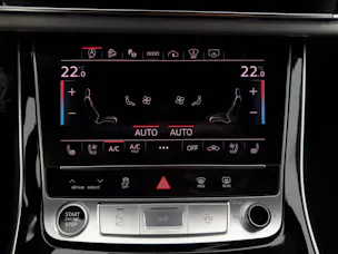 AUDI Q8 55 TFSI S-Line Mythos Black Ed. quattro tiptronic / 360° Kamera / Panoramadach / B&O Sound / Head-Up / Leder / Keyless /