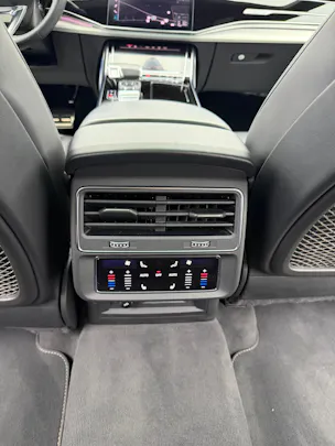 AUDI Q8 55 TFSI S-Line Mythos Black Ed. quattro tiptronic / 360° Kamera / Panoramadach / B&O Sound / Head-Up / Leder / Keyless /