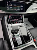 AUDI Q8 55 TFSI S-Line Mythos Black Ed. quattro tiptronic / 360° Kamera / Panoramadach / B&O Sound / Head-Up / Leder / Keyless /