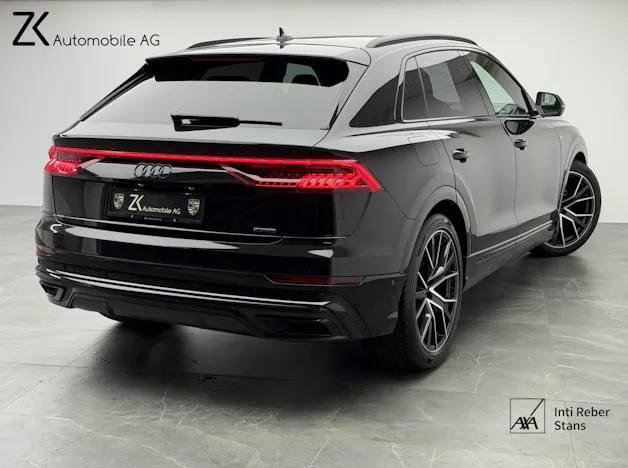 AUDI Q8 55 TFSI S-Line Mythos Black Ed. quattro tiptronic / 360° Kamera / Panoramadach / B&O Sound / Head-Up / Leder / Keyless /