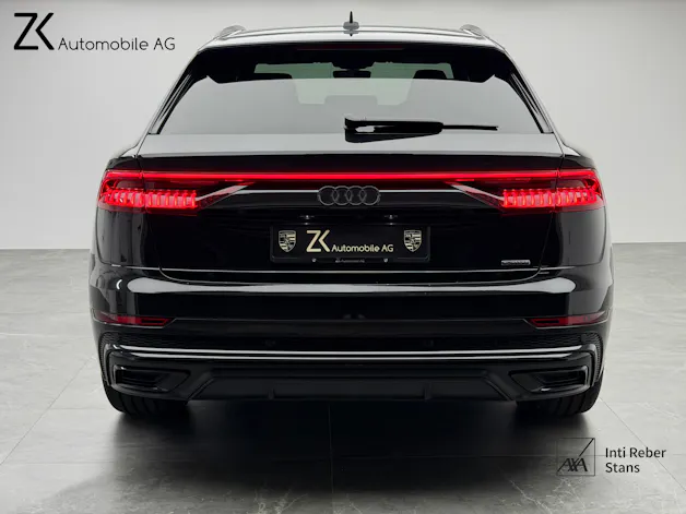 AUDI Q8 55 TFSI S-Line Mythos Black Ed. quattro tiptronic / 360° Kamera / Panoramadach / B&O Sound / Head-Up / Leder / Keyless /