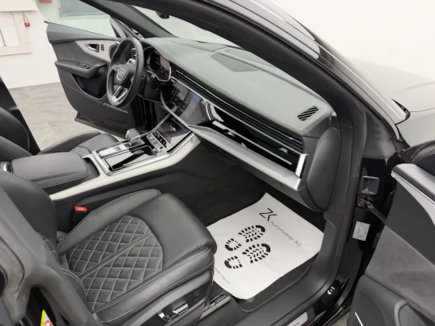 AUDI Q8 55 TFSI S-Line Mythos Black Ed. quattro tiptronic / 360° Kamera / Panoramadach / B&O Sound / Head-Up / Leder / Keyless /