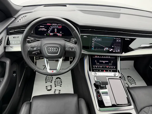AUDI Q8 55 TFSI S-Line Mythos Black Ed. quattro tiptronic / 360° Kamera / Panoramadach / B&O Sound / Head-Up / Leder / Keyless /
