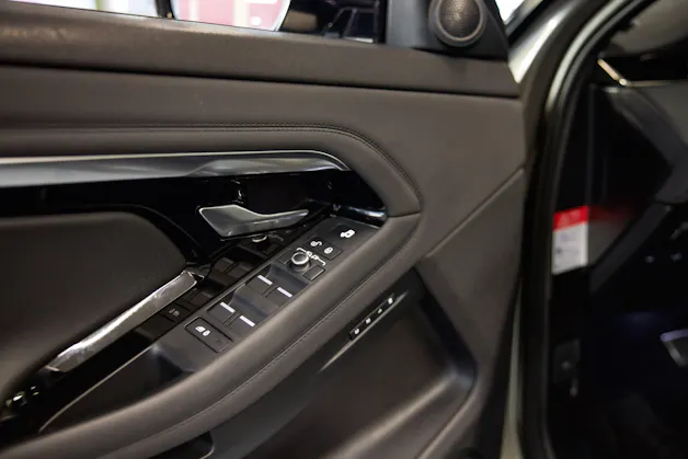Land Rover Range Rover Evoque R-Dynamic SE P200 AT9 Allrad