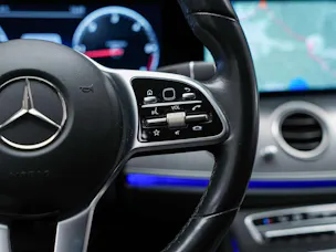 MERCEDES-BENZ E 220 d AMG Line 9G-Tronic *360° Kamera*Assistenten*Ambientebeleuchtung*