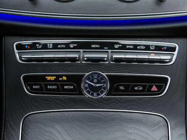 MERCEDES-BENZ E 220 d AMG Line 9G-Tronic *360° Kamera*Assistenten*Ambientebeleuchtung*