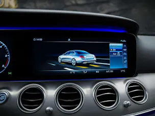 MERCEDES-BENZ E 220 d AMG Line 9G-Tronic *360° Kamera*Assistenten*Ambientebeleuchtung*