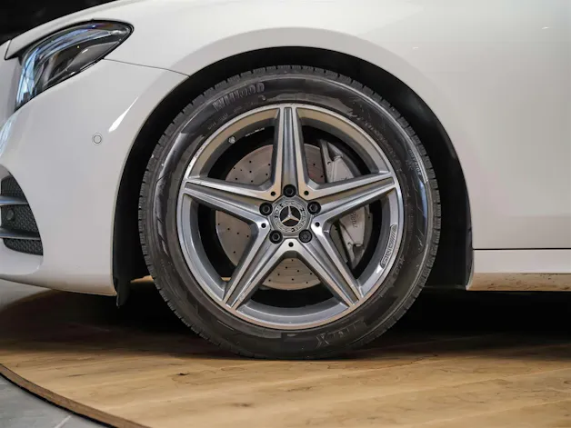 MERCEDES-BENZ E 220 d AMG Line 9G-Tronic *360° Kamera*Assistenten*Ambientebeleuchtung*