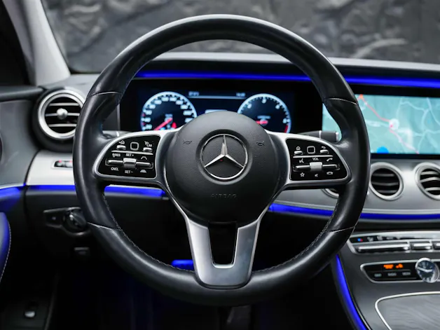MERCEDES-BENZ E 220 d AMG Line 9G-Tronic *360° Kamera*Assistenten*Ambientebeleuchtung*